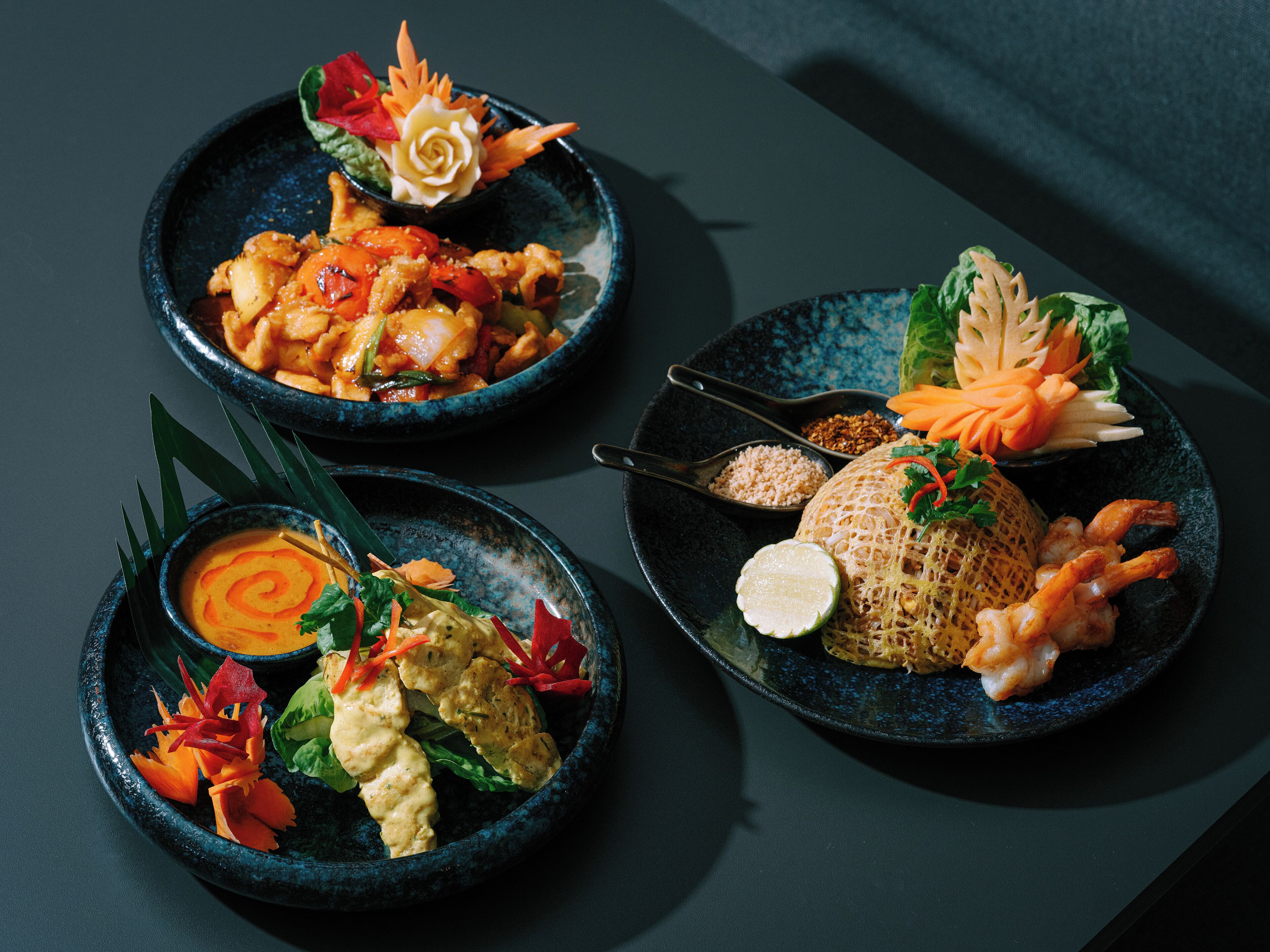 3 restaurants, breakfast, lunch served; local and international cuisine