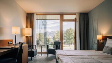 Premium bedding, in-room safe, desk, soundproofing