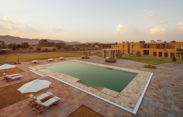 Outdoor pool - Dera Masuda Luxury Resort (Pushkar)