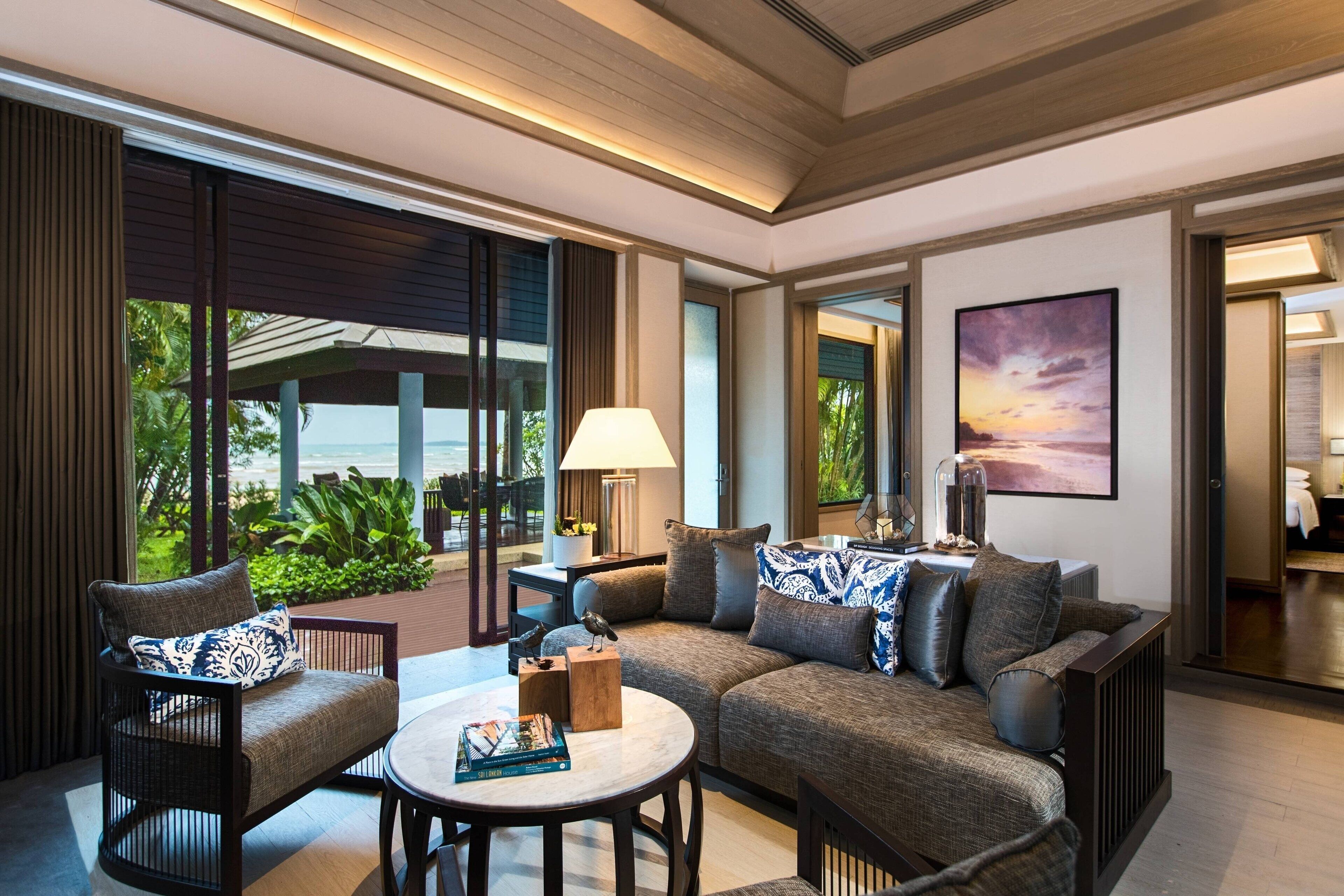Villa, 2 habitaciones, piscina privada, frente al mar (Oceanfront) | Ropa de cama de alta calidad, minibar, caja fuerte y escritorio