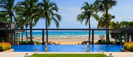 2 outdoor pools, free cabanas, pool umbrellas