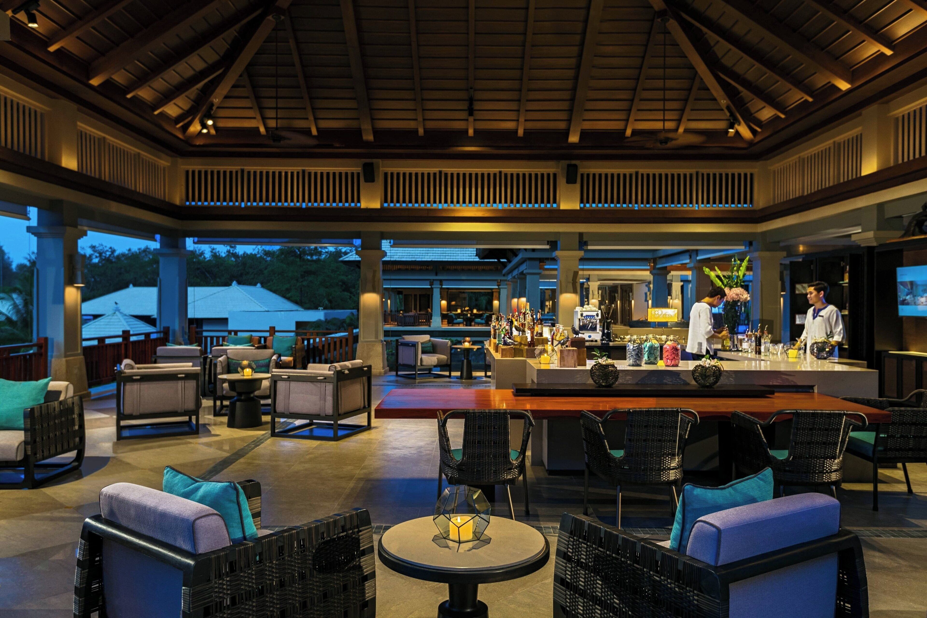 2 bars/lounges, poolside bar