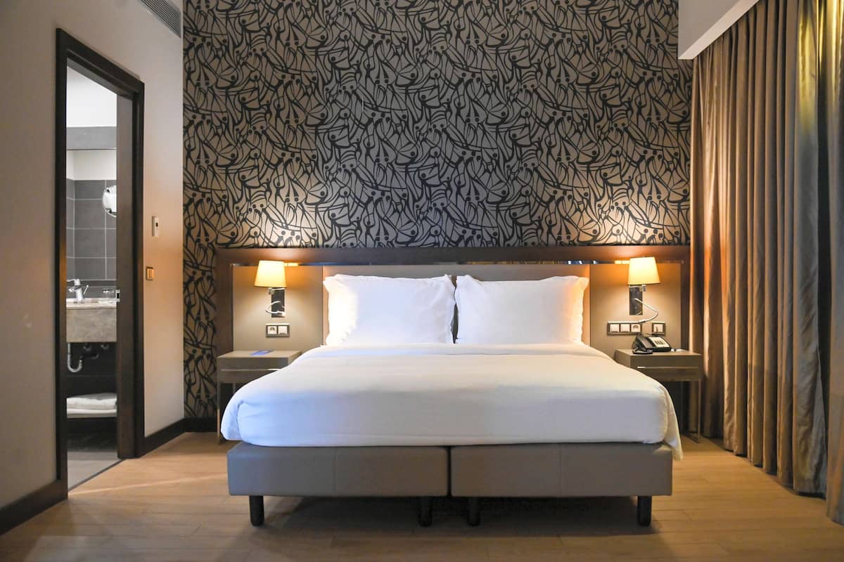 Premium-Suite, 1 Schlafzimmer | Hochwertige Bettwaren, Minibar, Zimmersafe, Schreibtisch