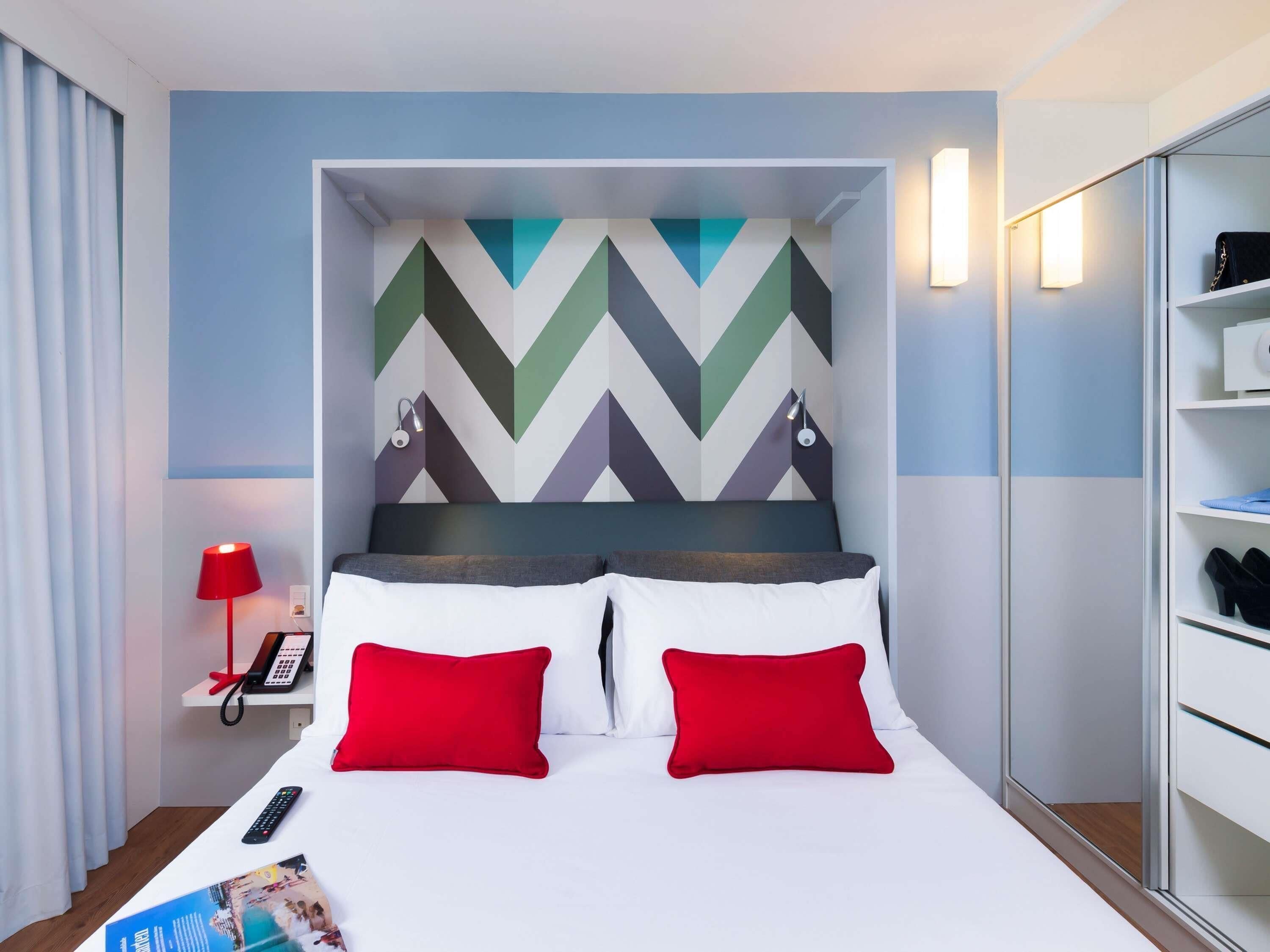 Studio, 1 Double Bed | Minibar, in-room safe, desk, blackout drapes