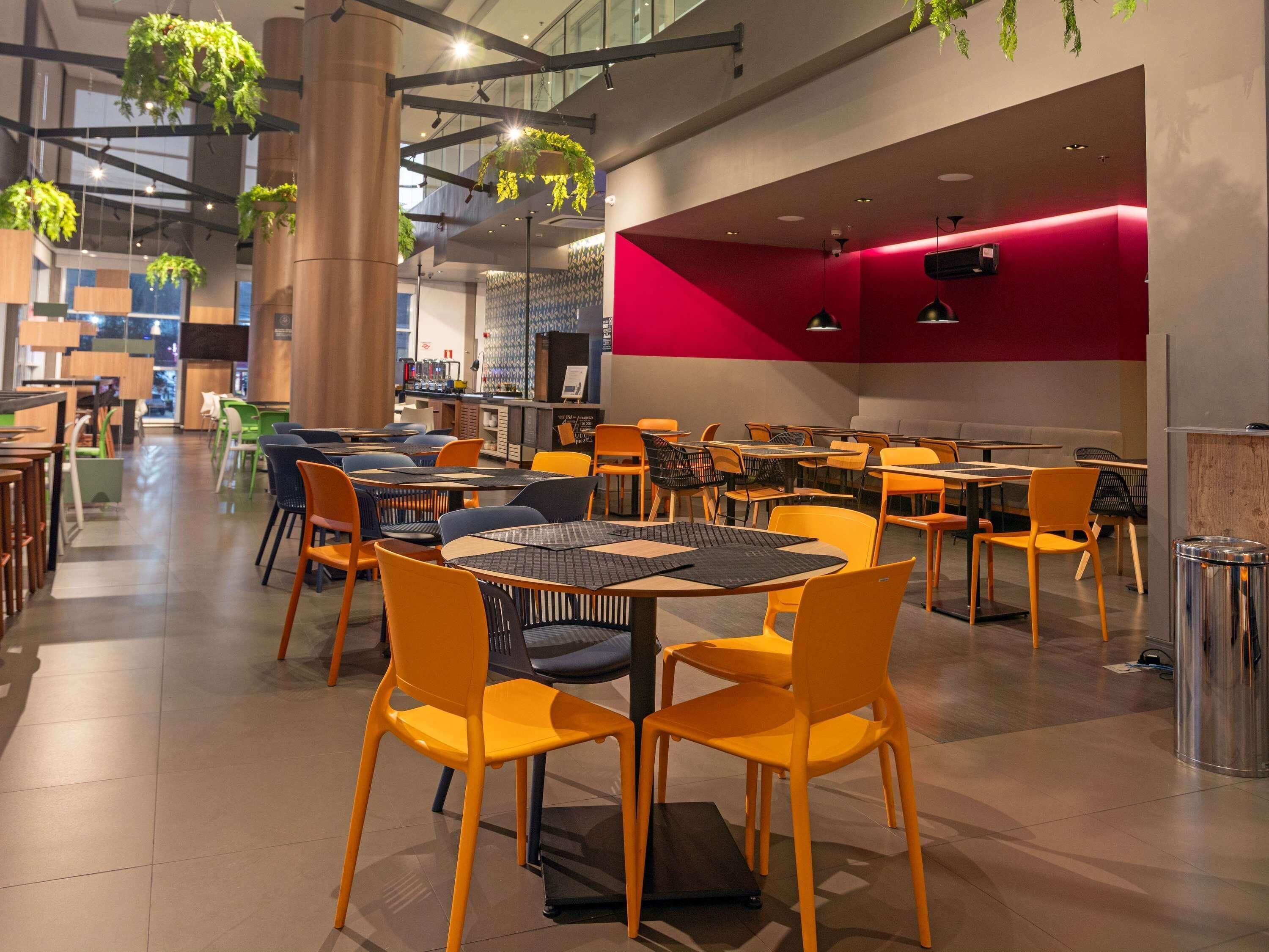 Daily buffet breakfast (BRL 52 per person)