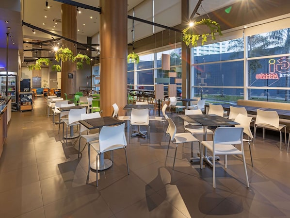 Café da manhã, almoço e jantar