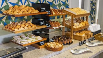 Café da manhã, almoço e jantar