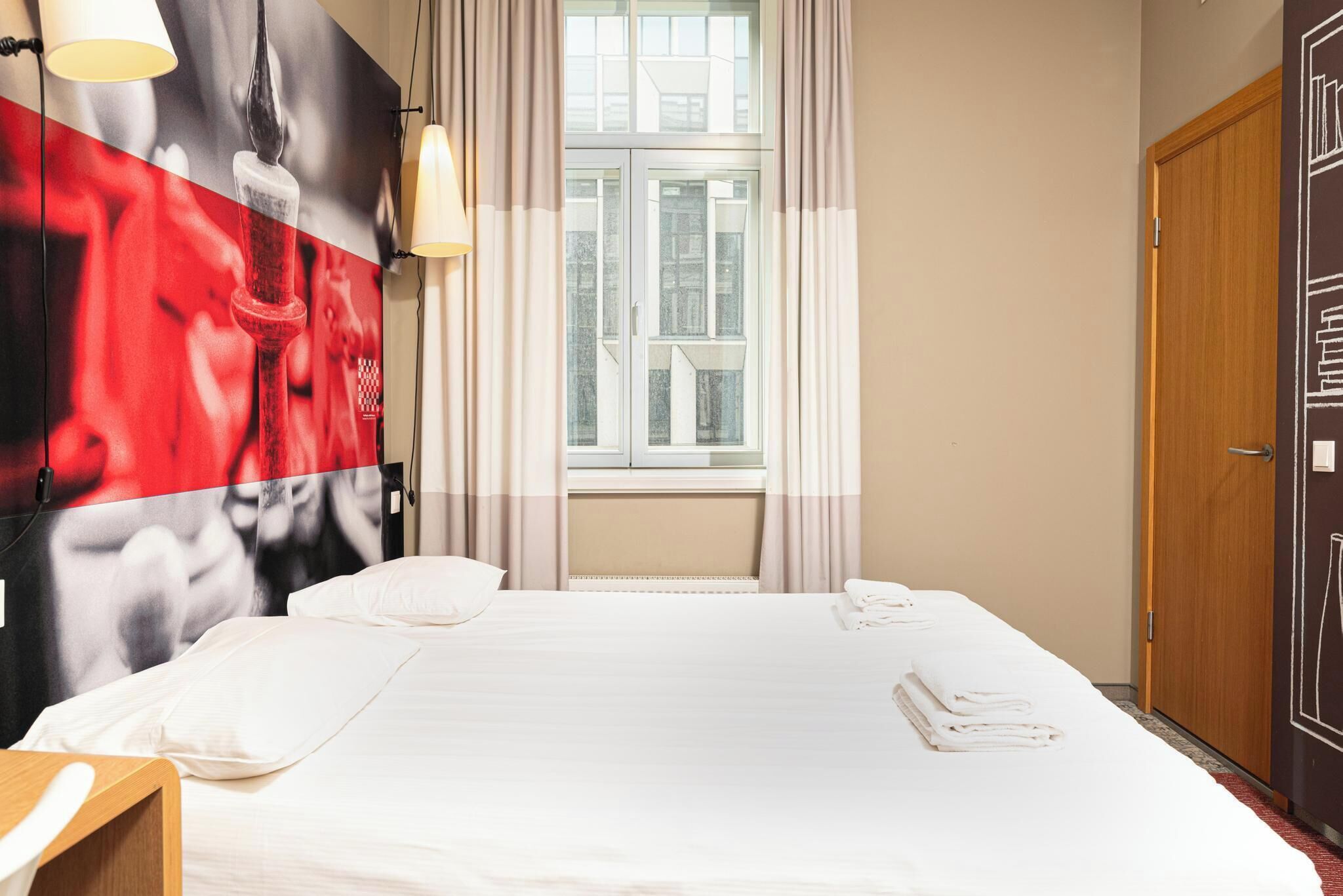 desk, soundproofing, iron/ironing board, free wifi