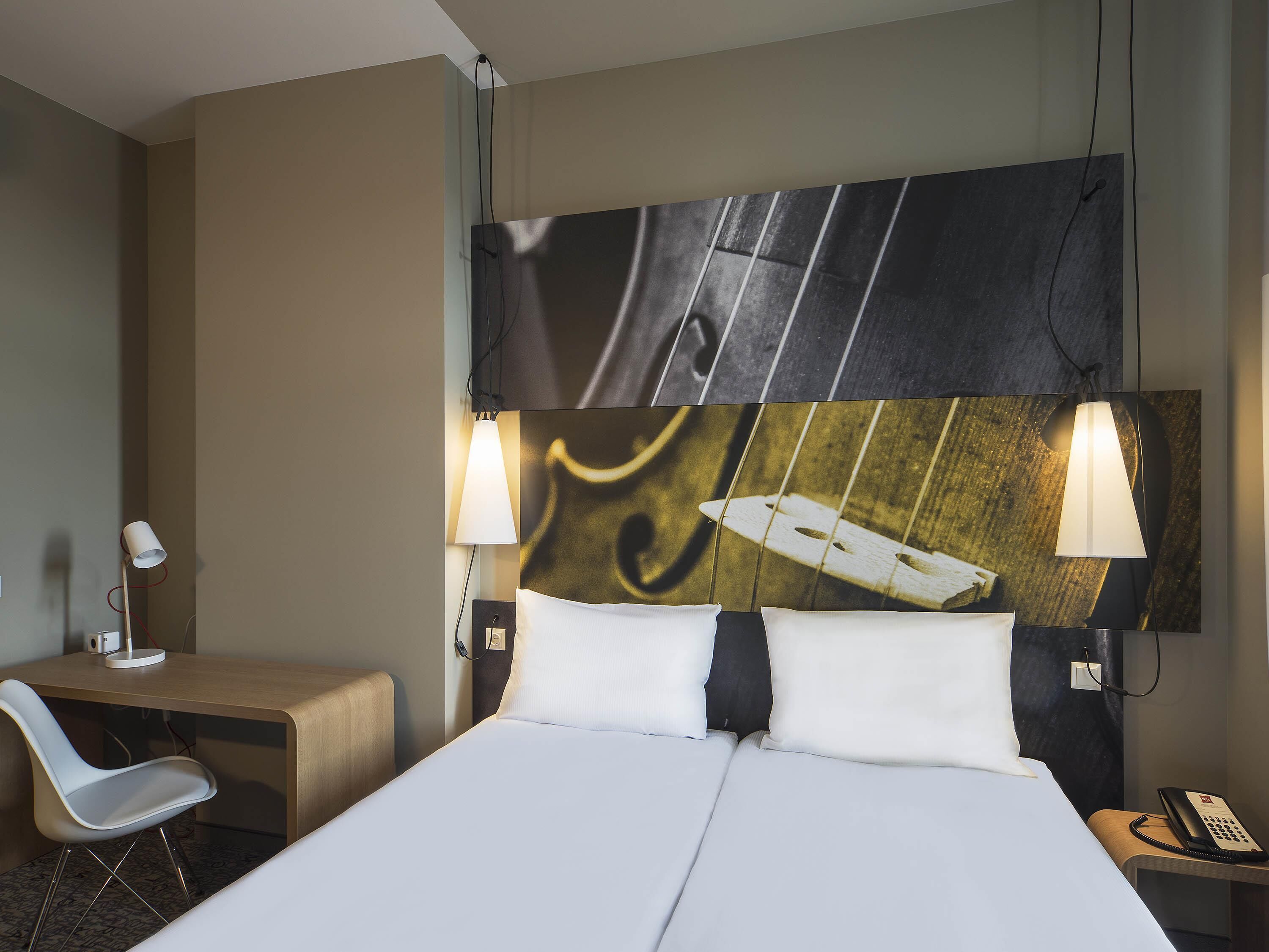 standard room, 2 single beds | desk, soundproofing, iron/ironing board, free wifi