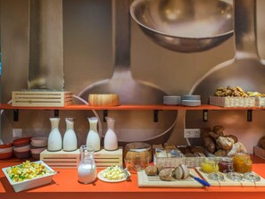 Frukostbuffé varje dag (EUR 12.00 per person)