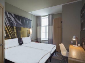 Desk, soundproofing, iron/ironing board, free WiFi