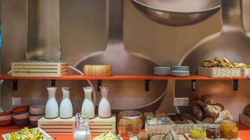 Päivittäinen buffetaamiainen (12.00 EUR per henkilö)