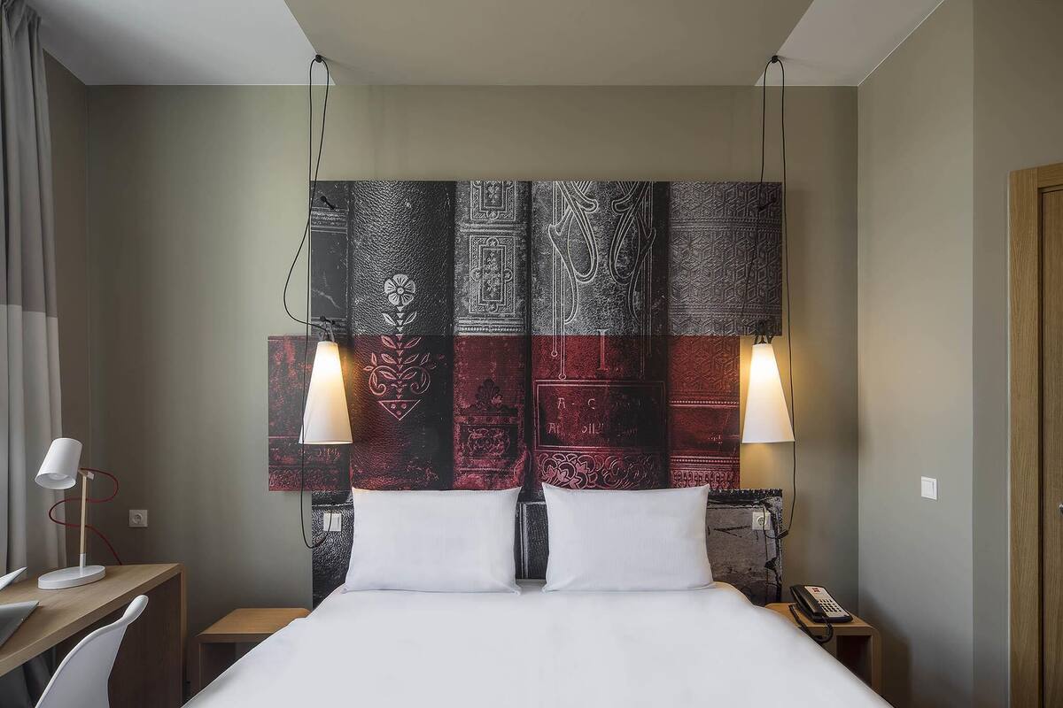 Standard Room, 1 Double Bed | Desk, soundproofing, iron/ironing board (on request), WiFi (free)