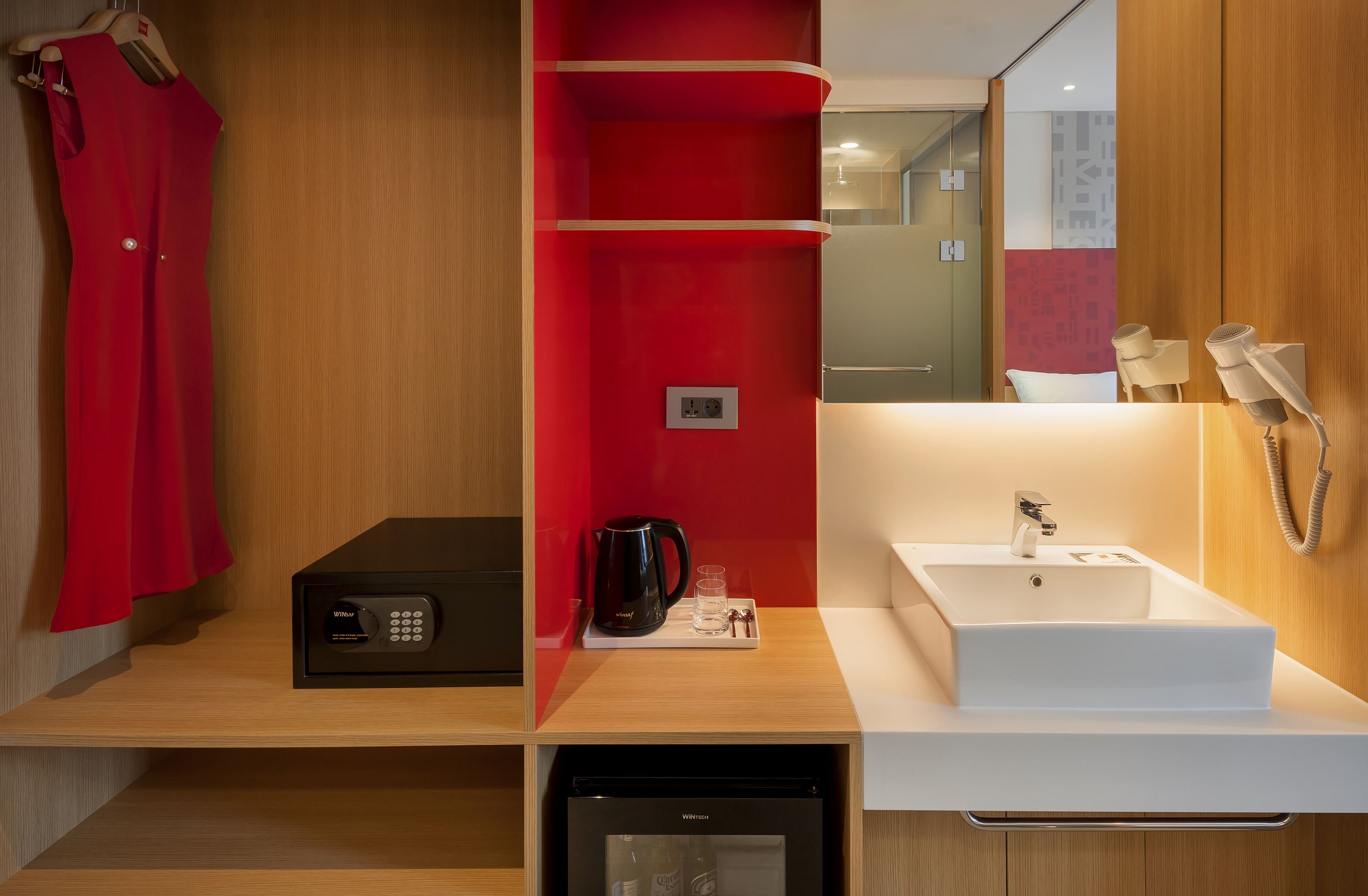 premium bedding, in-room safe, desk, blackout curtains