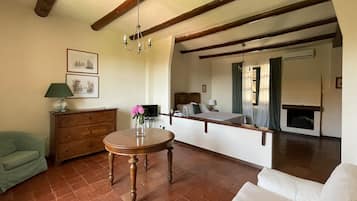 Suite, 1 habitación | Artículos del minibar gratis, wifi gratis y ropa de cama