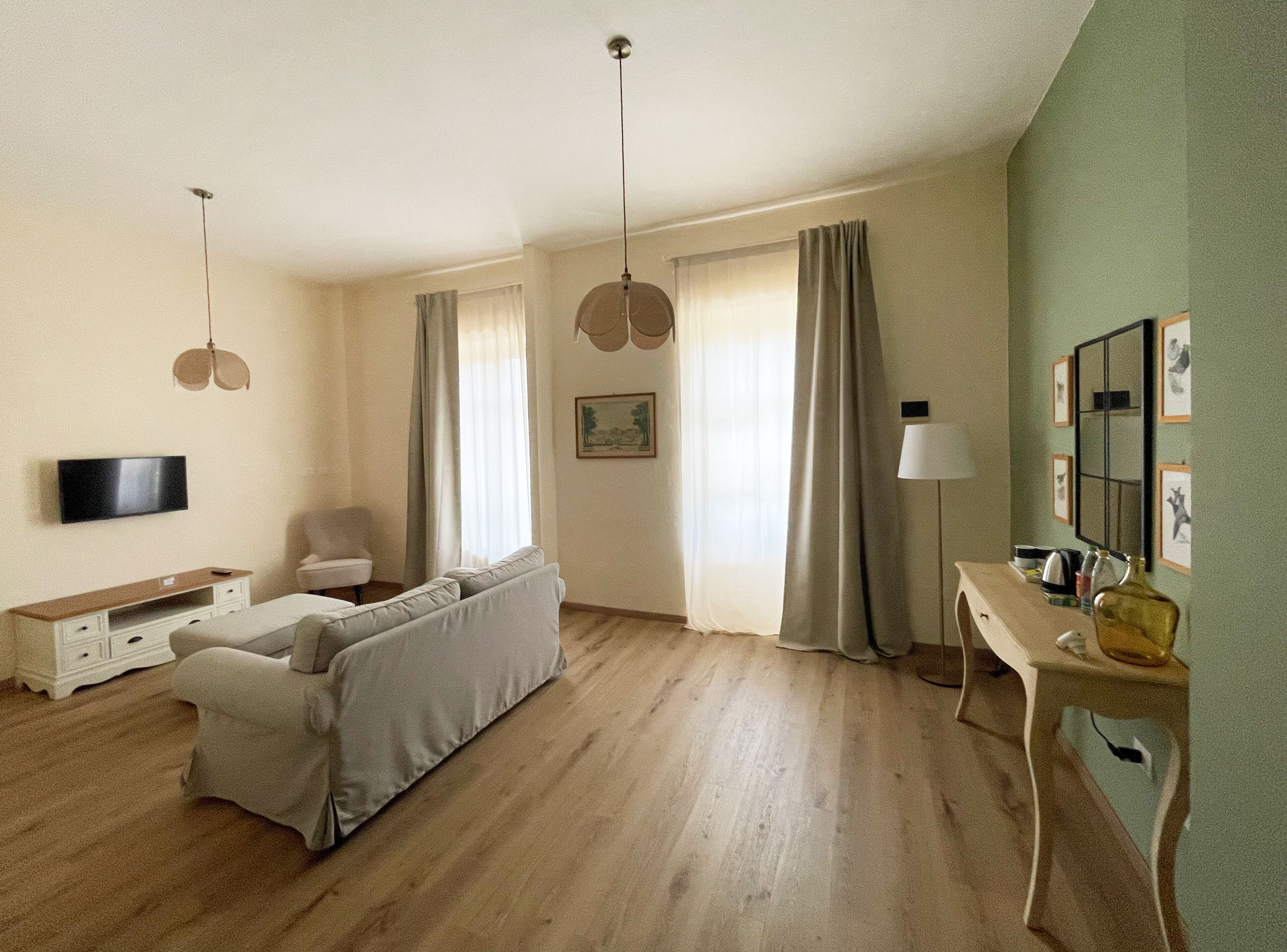 Suite, 1 slaapkamer | Een gratis minibar, gratis wifi, beddengoed