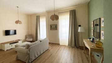 Suite, 1 slaapkamer | Een gratis minibar, gratis wifi, beddengoed