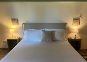 Free minibar, free WiFi, bed sheets