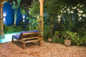 Indoor pool, outdoor pool - Miss Margrit's Guesthouse (Granada)