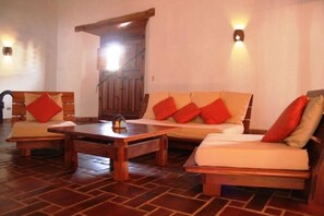 Interior entrance - Miss Margrit's Guesthouse (Granada)