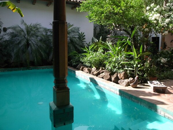 Indoor pool, outdoor pool - Miss Margrit's Guesthouse (Granada)