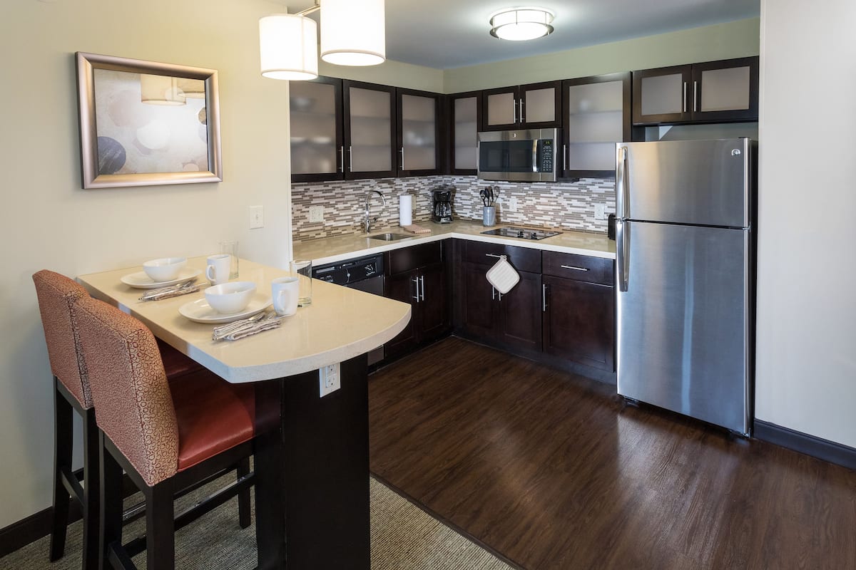 Suite, 1 habitación, cocina | 1 dormitorio, escritorio, espacio para trabajar con un portátil
