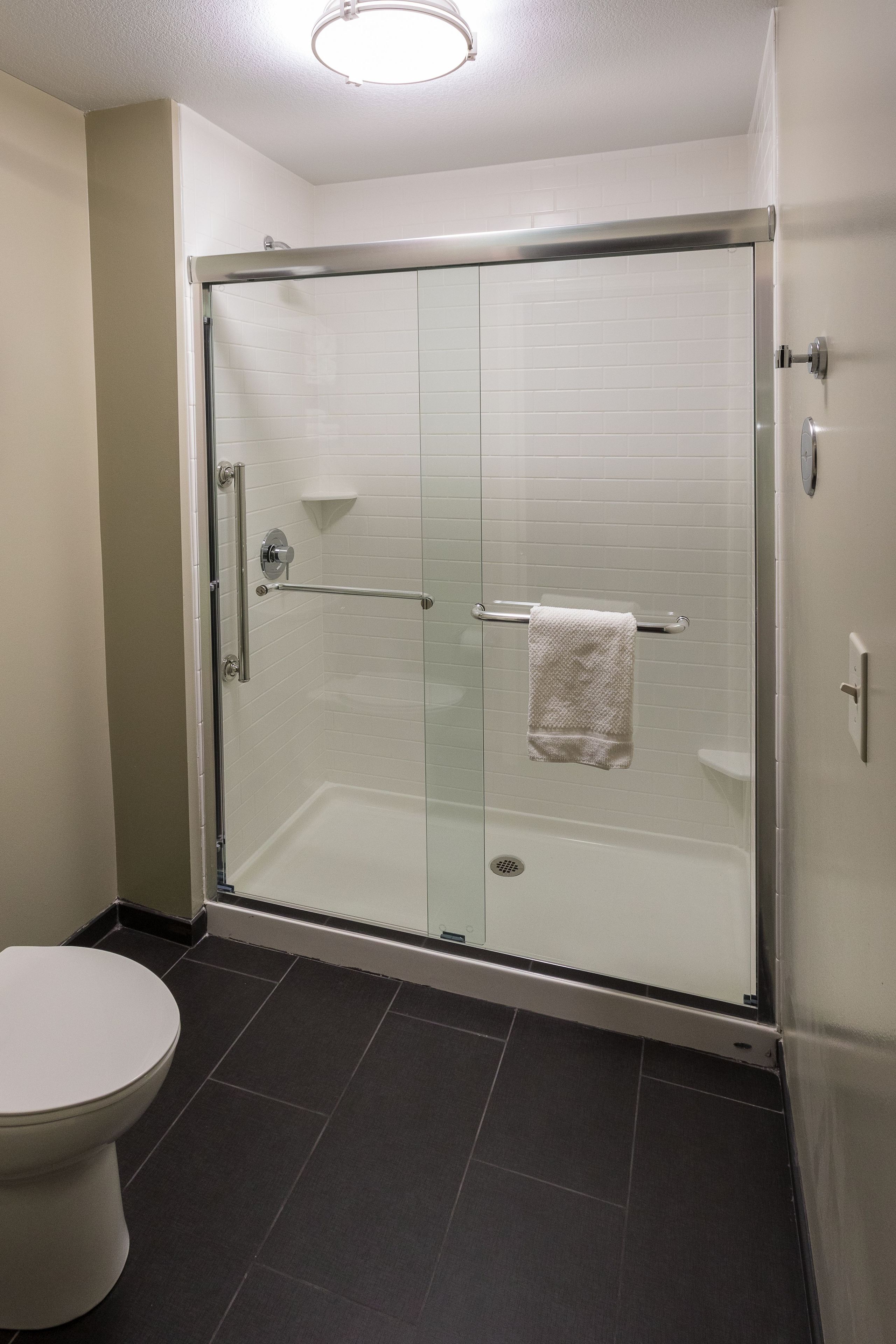 combined shower/bathtub, free toiletries, hair dryer, towels
