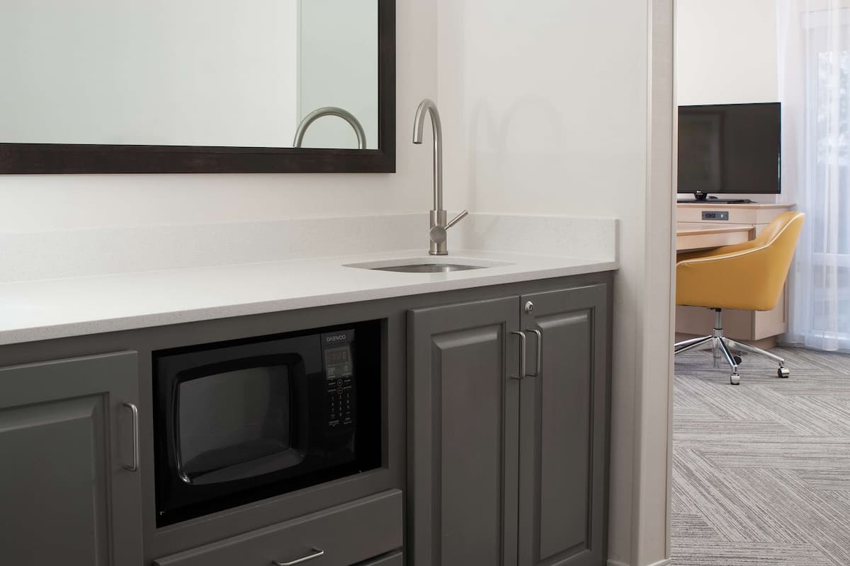 fridge, microwave, coffee/tea maker