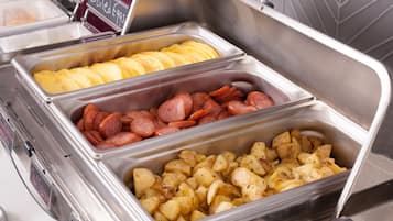 朝食 (テイクアウト)、毎日提供 (無料)