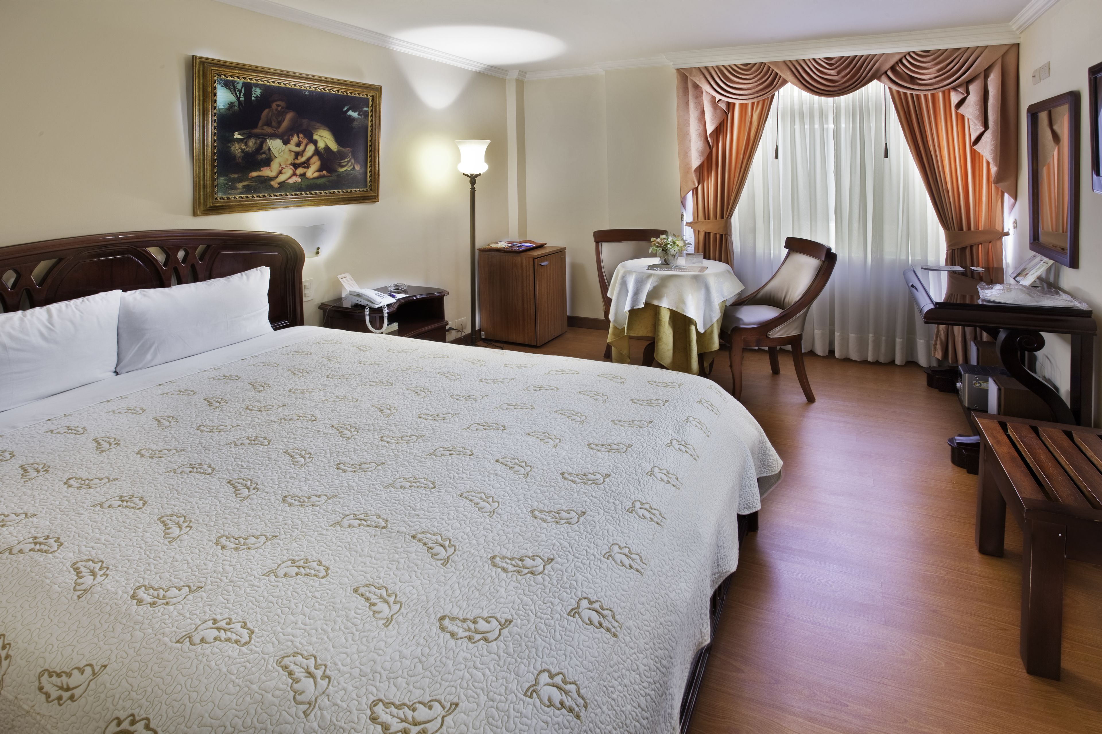 superior single room | premium bedding, minibar, in-room safe, desk