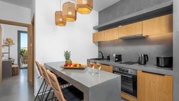 Deluxe Apartment, 2 Bedrooms, Kitchen, Garden View | Private kitchen | Espresso maker, coffee/tea maker, electric kettle
