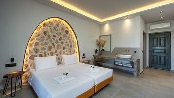 Deluxe Studio Suite, Balcony, Garden View | Premium bedding, in-room safe, soundproofing, free WiFi