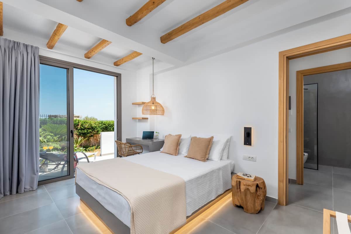 Deluxe Apartment, 2 Bedrooms, Kitchen, Garden View | Premium bedding, in-room safe, soundproofing, free WiFi
