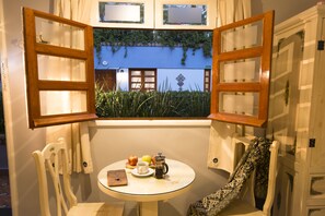 Junior suite, 2 eenpersoonsbedden | Kameruitzicht