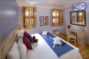 Junior suite, 1 tweepersoonsbed | Een minibar, individueel gemeubileerd, verduisterende gordijnen