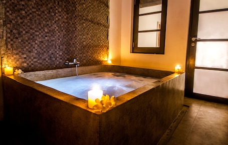 Deluxe Double Room | Bathroom