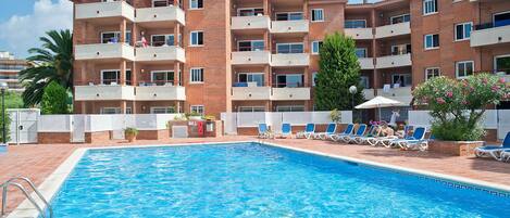 حمّام سباحة خارجي