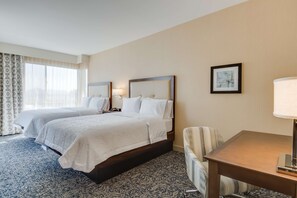 In-room safe, desk, laptop workspace, iron/ironing board - Hampton Inn & Suites Los Angeles - Glendale (Glendale)