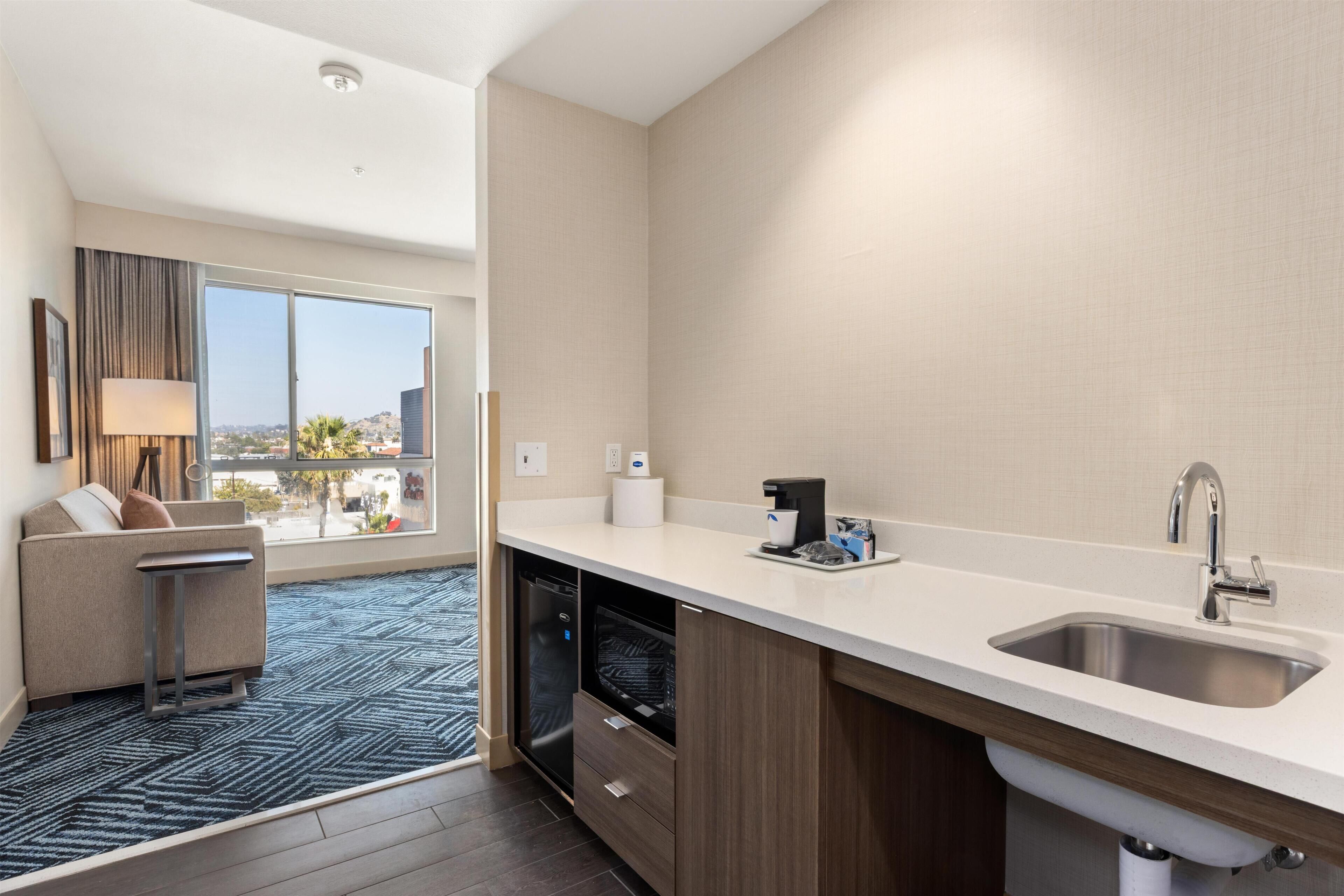 Studio, 1 King Bed, Accessible, Bathtub | Minibar