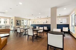 Restaurant - Hampton Inn & Suites Los Angeles - Glendale (Glendale)