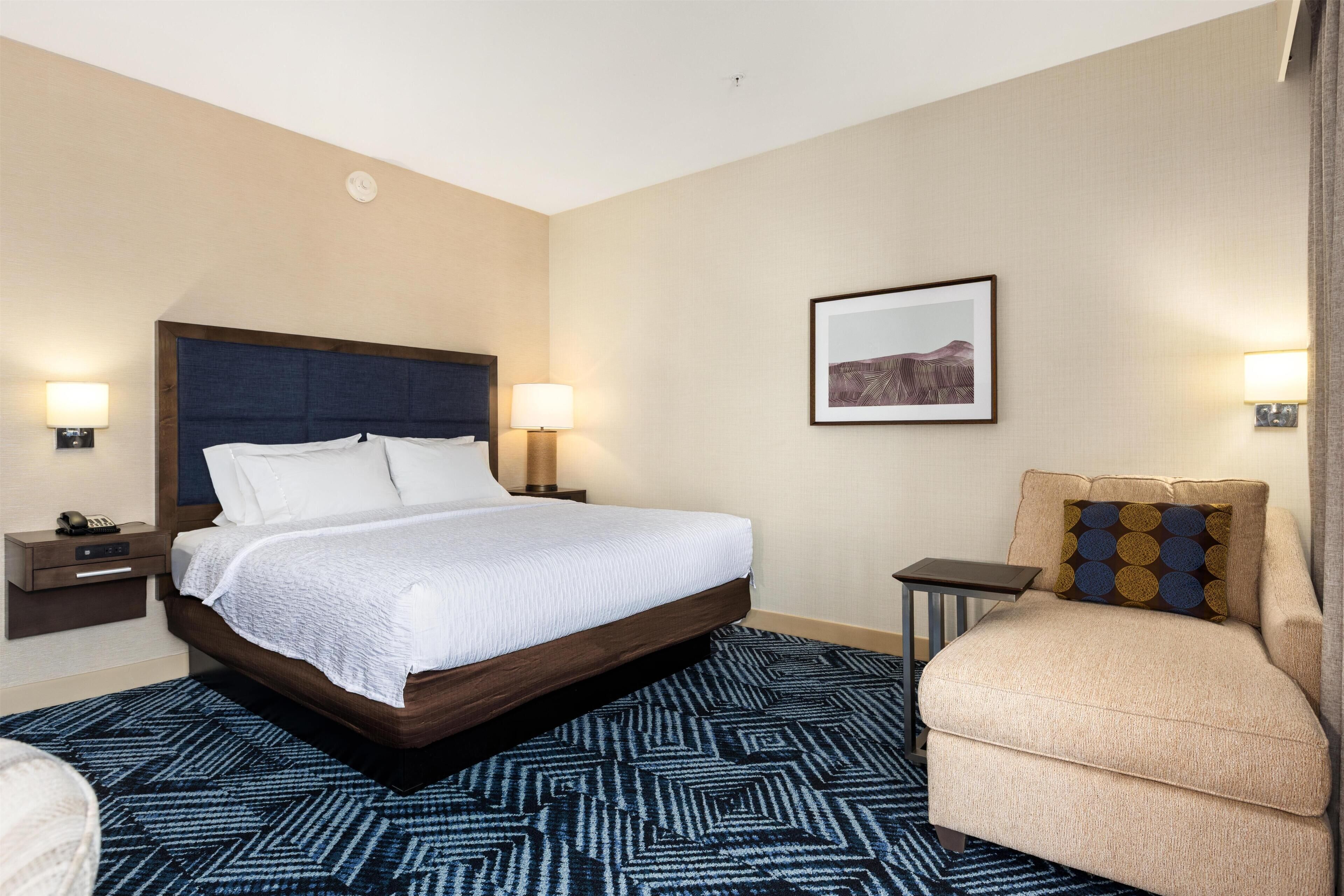 Room, 1 King Bed, Accessible, Non Smoking | Living area | LCD TV