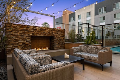 Hampton Inn & Suites Los Angeles - Glendale