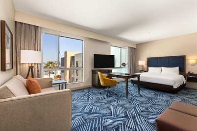 Hampton Inn & Suites Los Angeles - Glendale