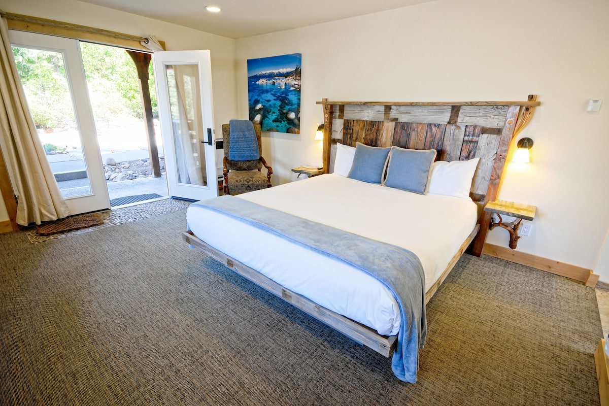 Premium bedding, WiFi (free), bed sheets