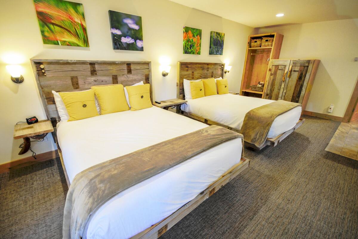 Deluxe Room, 2 Queen Beds, Kitchenette | Premium bedding, WiFi (free), bed sheets