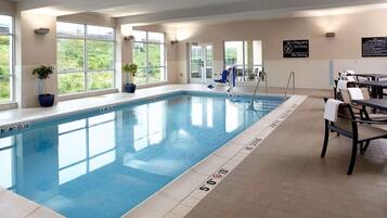 Indoor pool, sun loungers