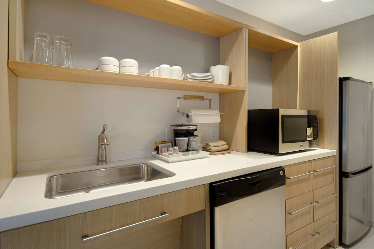 Fridge, microwave, dishwasher, coffee/tea maker
