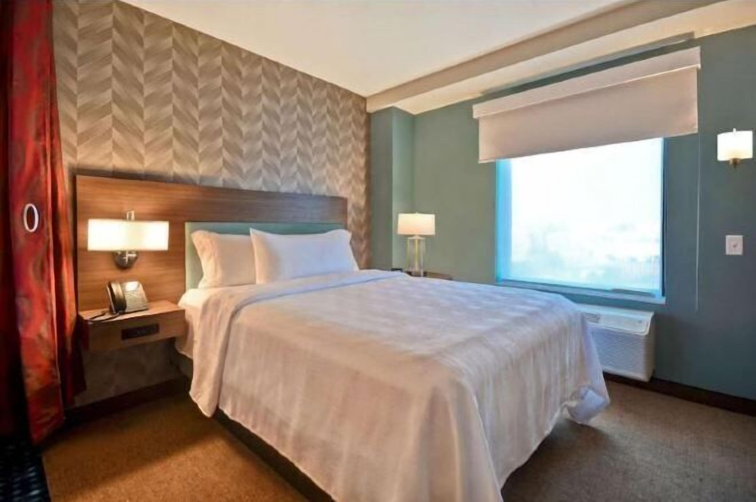 In-room safe, free WiFi, bed sheets