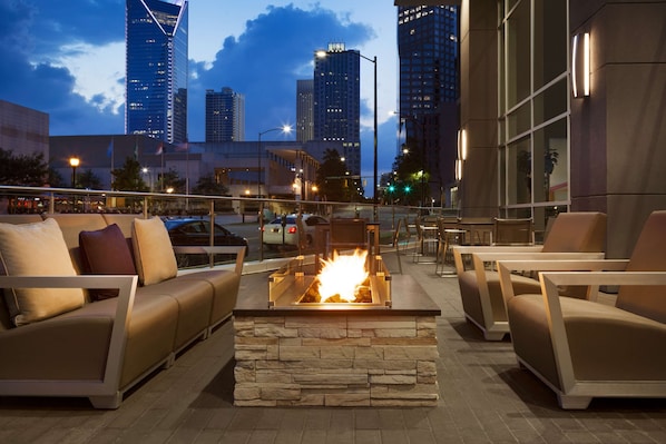 Terrace/patio - Embassy Suites by Hilton Charlotte Uptown (Charlotte)