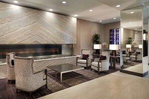 Lobby - Embassy Suites by Hilton Charlotte Uptown (Charlotte)